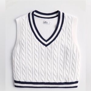 Hollister White Cable Knit V-Neck Sleeveless Sweater with Navy Trim